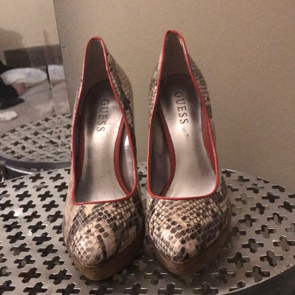 Snake skin print platform heals